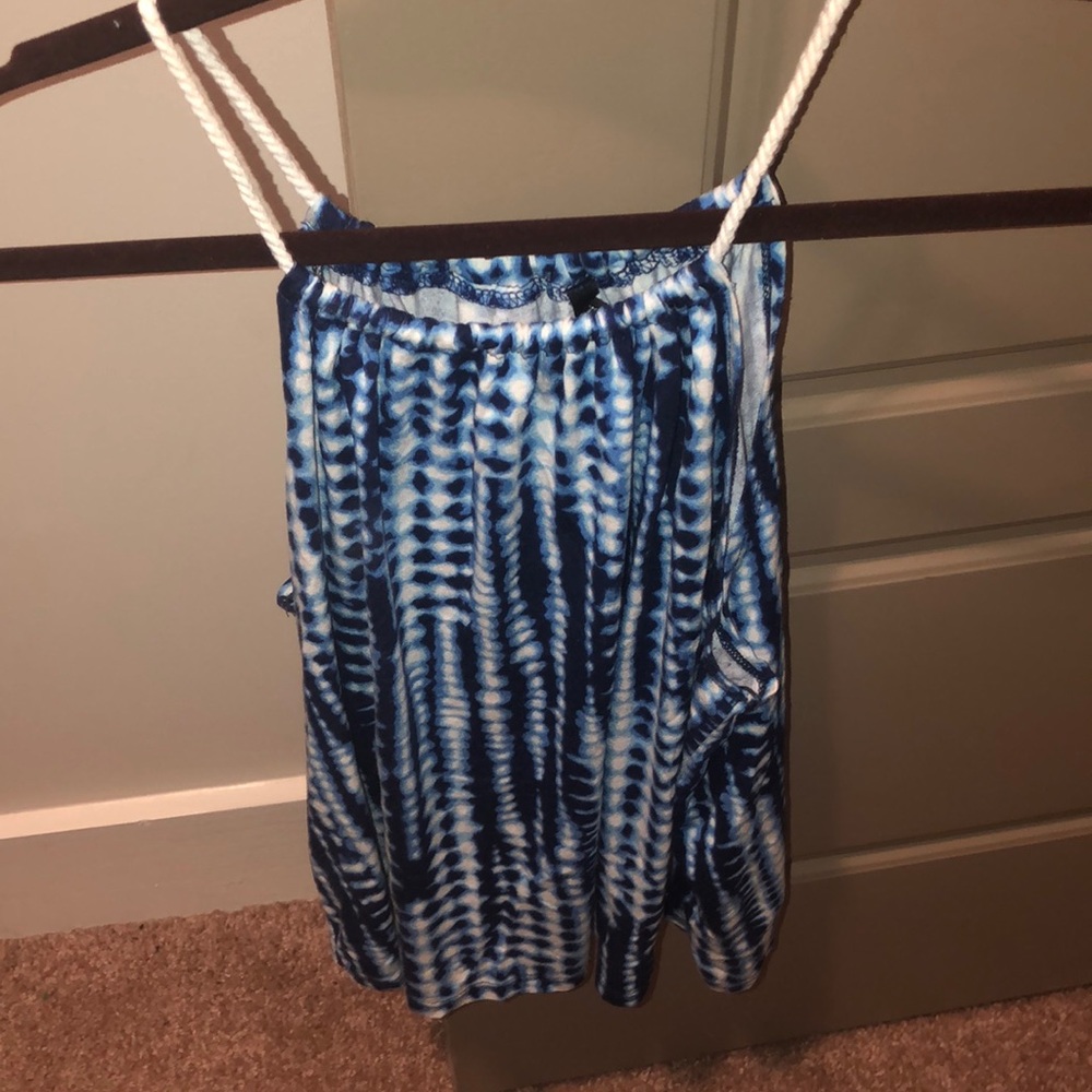 5/$10 DEAL 💰 Papaya blue and white tank top